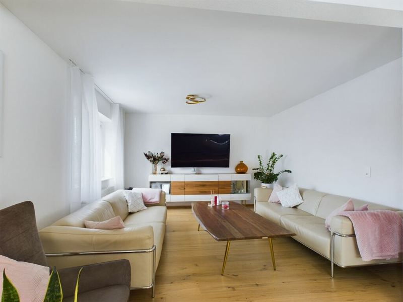 Modernes Einfamilienhaus mit Pergola und Outdoor-Küche – Alemannengasse 28 4313 Möhlin